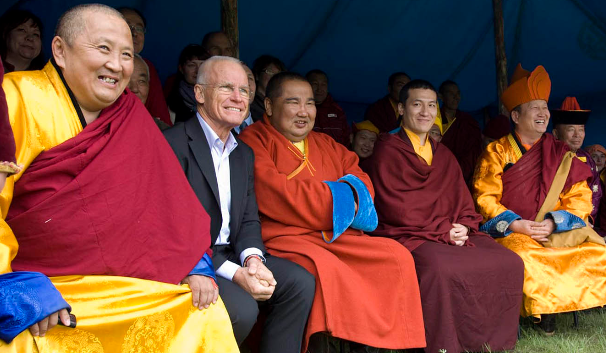 Lama Ole Nydahl, es un maestro budista de la escuela Karma Kagyu, de budismo tibetano