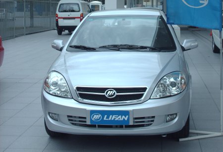 Auto chino Lifan