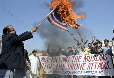 Pakistaníes protestan por ataques de EEUU con "drones" AFP