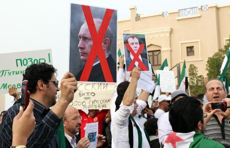 Sirios en Catar protestan frente a la embajada rusa AFP