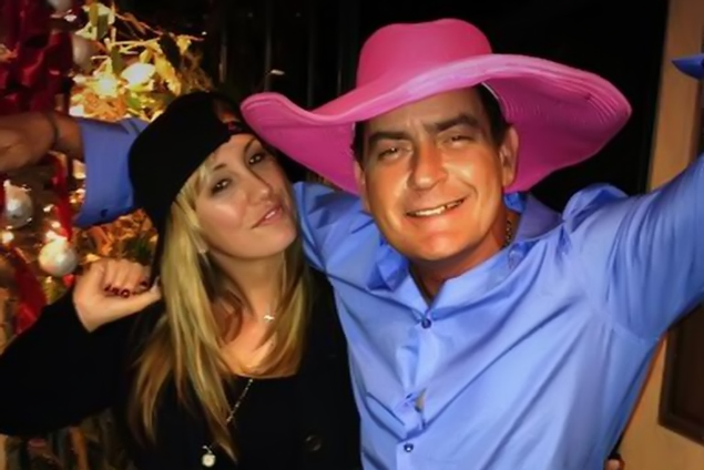 Actor Charlie Sheen se casa con una de las estrellas del porno más duro Noticias Uruguay