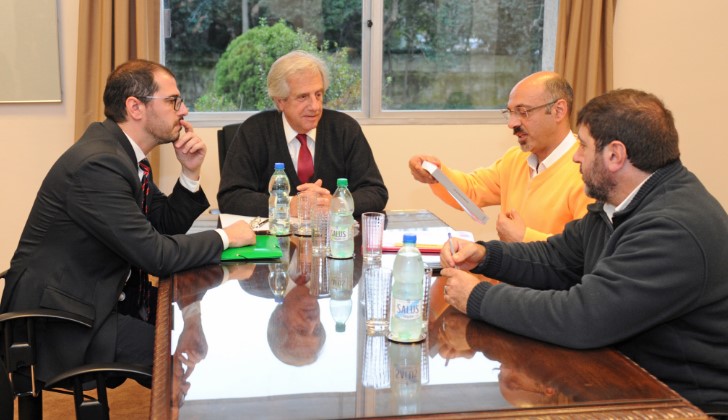 Presidente Tabaré Vázquez junto al Prosecretario Roballo recibieron a dirigentes del PIT - CNT. 