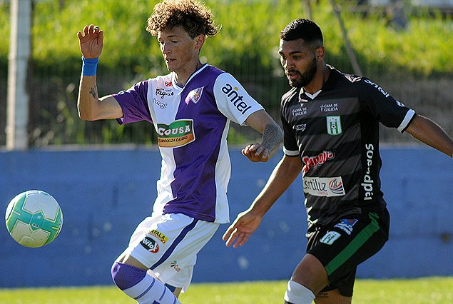 Fénix 0-1 Racing: el picante Clásico del Oeste cerró con dos expulsados,  dos goles anulados y alegría cervecera - EL PAÍS Uruguay