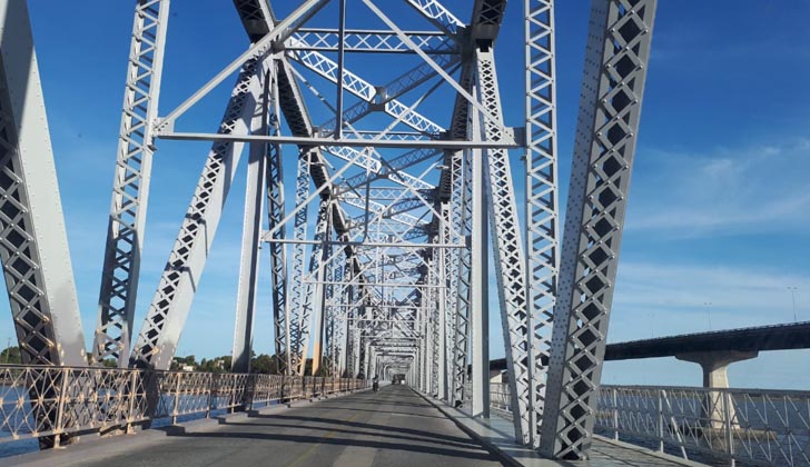 Remodelación del puente sobre el río Santa Lucía. Foto: LARED21.