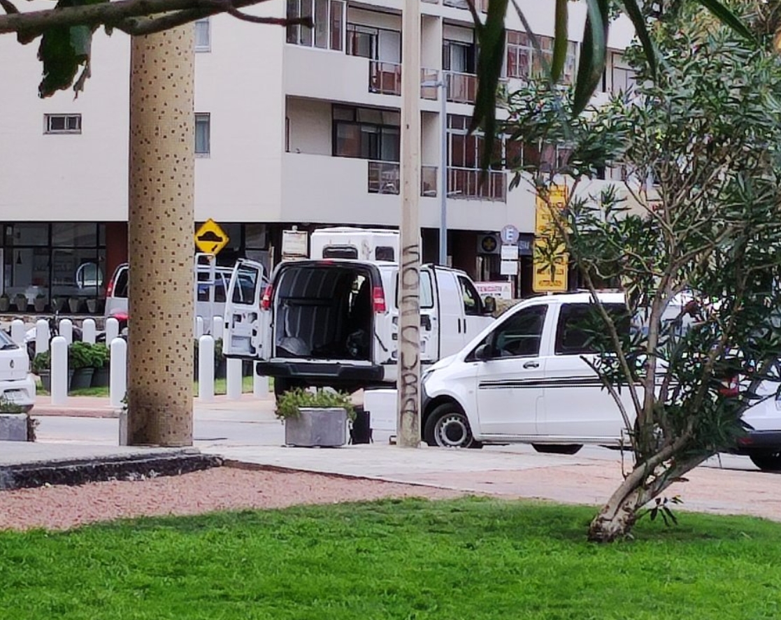 Detonaron maletas sospechosas en Embajada de EE.UU. en Montevideo