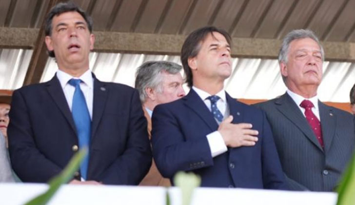 The president of the Rural Association of Uruguay (ARU), Gonzalo Valdés, together with the President of the Republic, Luis Lacalle Pou, and the Minister of Livestock, Agriculture and Fisheries, Fernando Mattos.  Photo: Presidency.