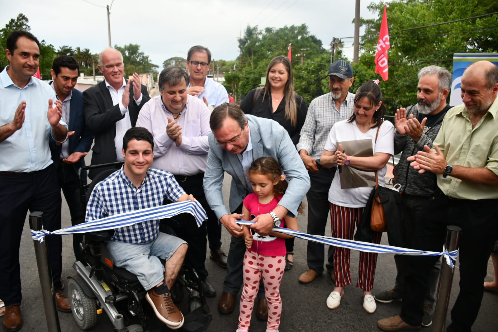 Falero participó en la ceremonia de corta de cinta. Foto: MTOP