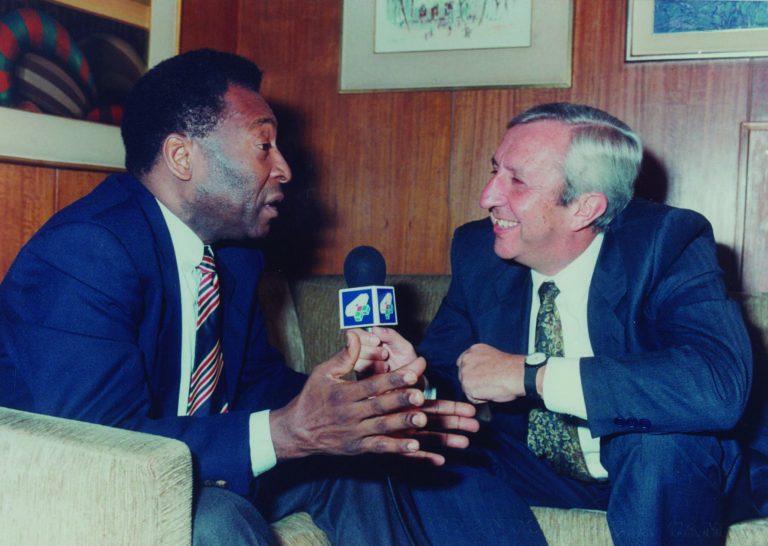 Jorge 'Toto' Da Silveira con Edson Arantes do Nascimento, Pelé, en una foto de archivo. 