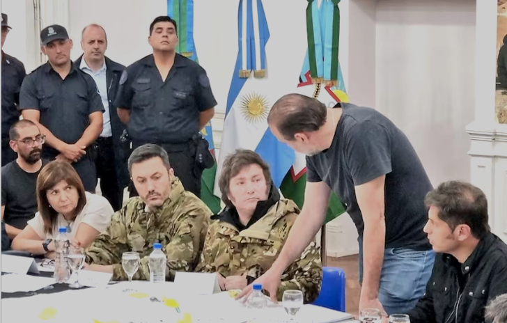 Tragedia en Argentina: Milei viajó hasta Bahía Blanca para decirles que no les dará recursos para la emergencia
