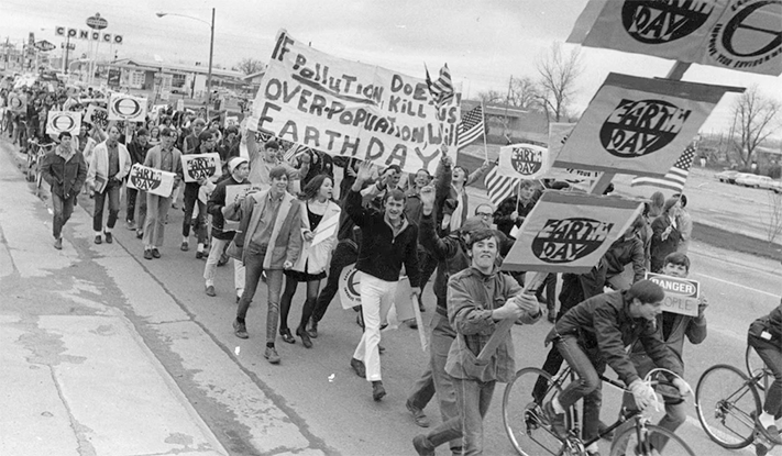 Imagen de la primer manifestación del Día Mundial de la Tierra en 1970.