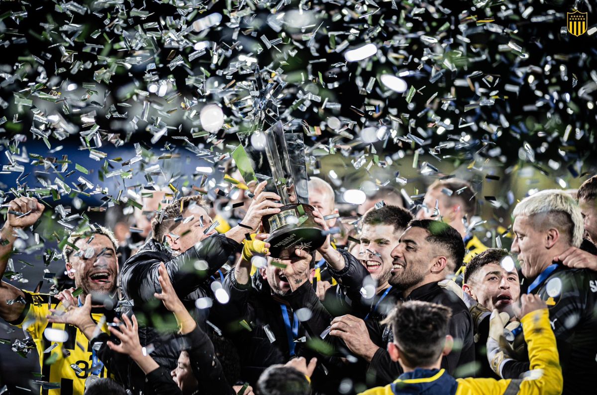 Peñarol es el nuevo campeón del Apertura: Ganó 2-0 a Defensor Sporting