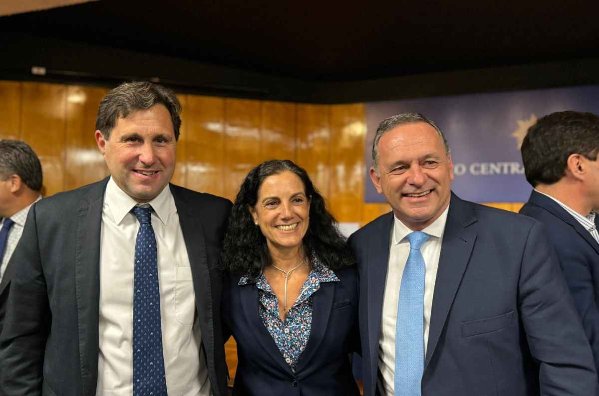 Diego Labat, Azucena Arbeleche and Álvaro Delgado at the event where it was announced.