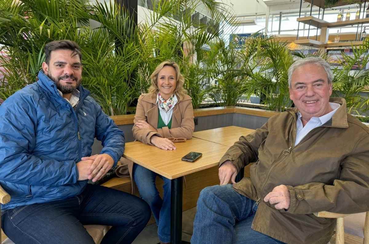 Laura Raffo with Cayetano Stopingi, mayor of Sarandí Grande, and Luis Alberto Heber, from the Herrerismo sector from which she has now resigned.