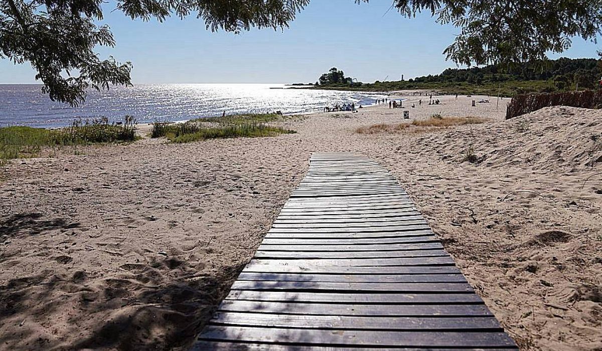 Playa Pajas blancas ubicada en el Departamento de Montevideo.