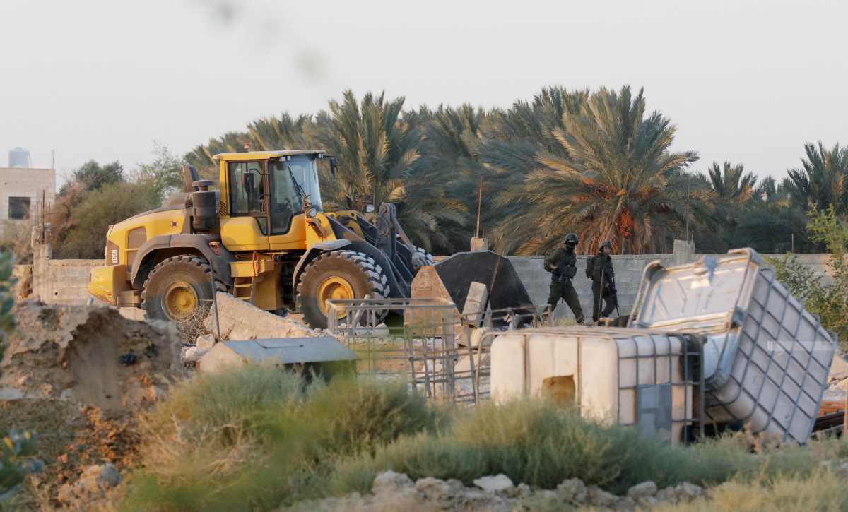 Las fuerzas de ocupación israelíes derriban la casa del ciudadano Ahmed Al-Dhalam en el pueblo de Al-Duyouk Al-Takhta el 7 de setiembre. Foto de Suleiman Abu Srour/Agencia de Noticias WAFA 