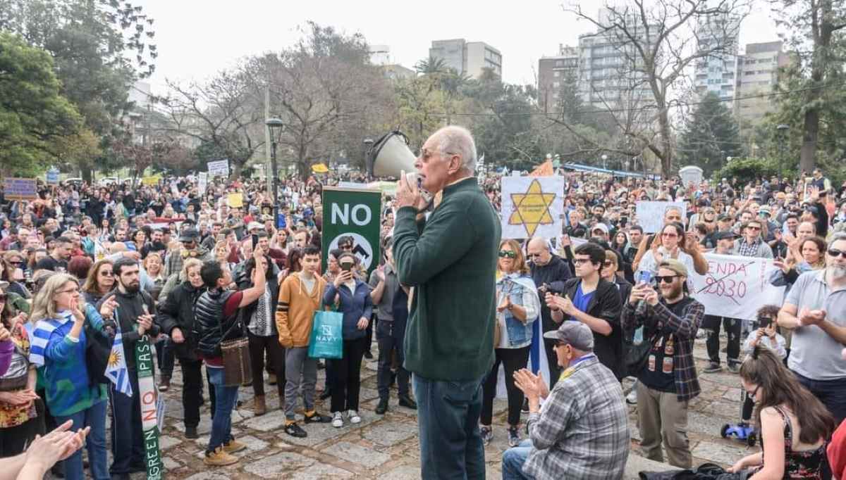 Gustavo Salle Lorier en una manifestación