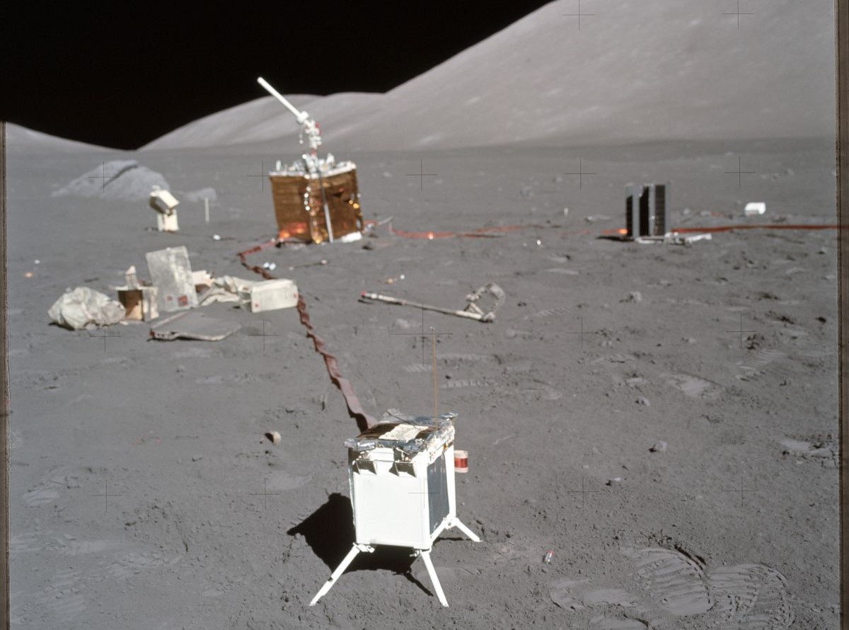 Deshechos espaciales abandonados en la Luna.