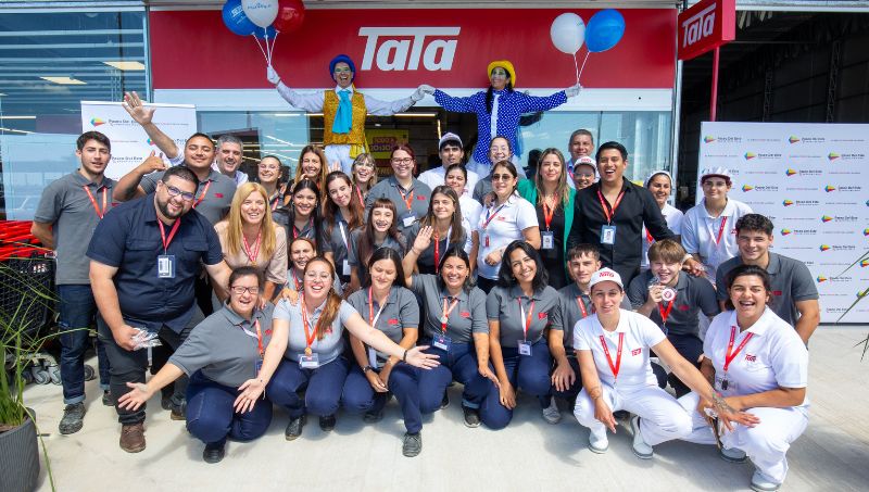 Colaboradores del nuevo TaTa Supermracdos en Punta del Este