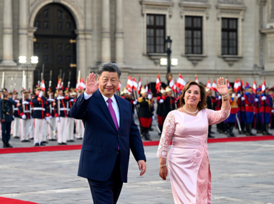 El presidente de China, Xi Jinping, durante una reunión con la presidenta de Perú, Dina Boluarte.