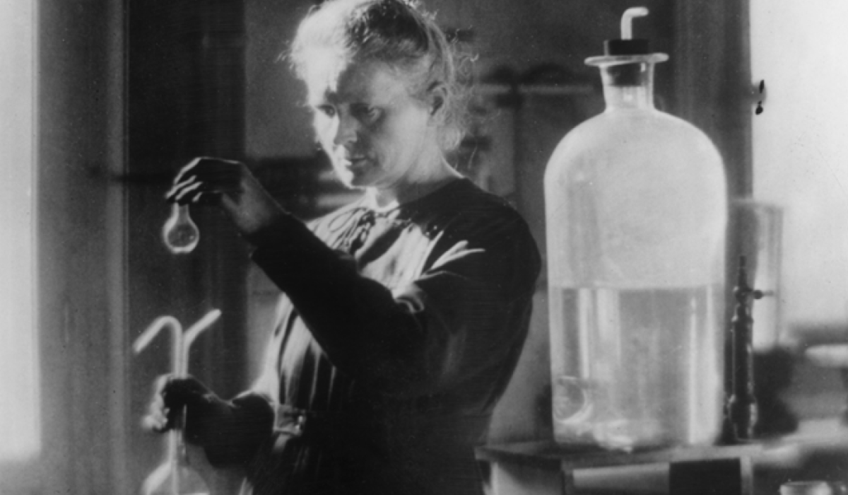 Marie Curie no solo fue pionera en la investigación de la radioactividad, sino que también abrió caminos para futuras científicas.