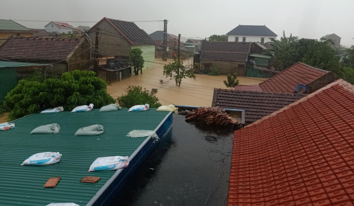 En la provincia de Quang Binh, Vietnam, cientos de hogares fueron sumergidos en agua tras el paso de "Trami" el 28 de octubre de 2024.