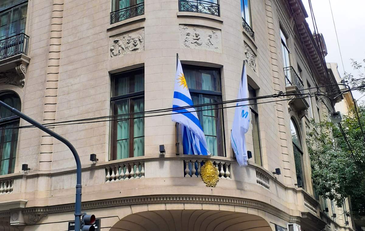 Embajada y Consulado Uruguayo en Buenos Aires, ubicado en Arenales 1392