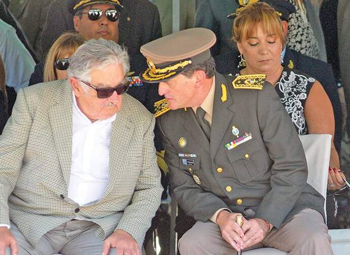 Foto de archivo de José Mujica junto a Guido Manini Ríos