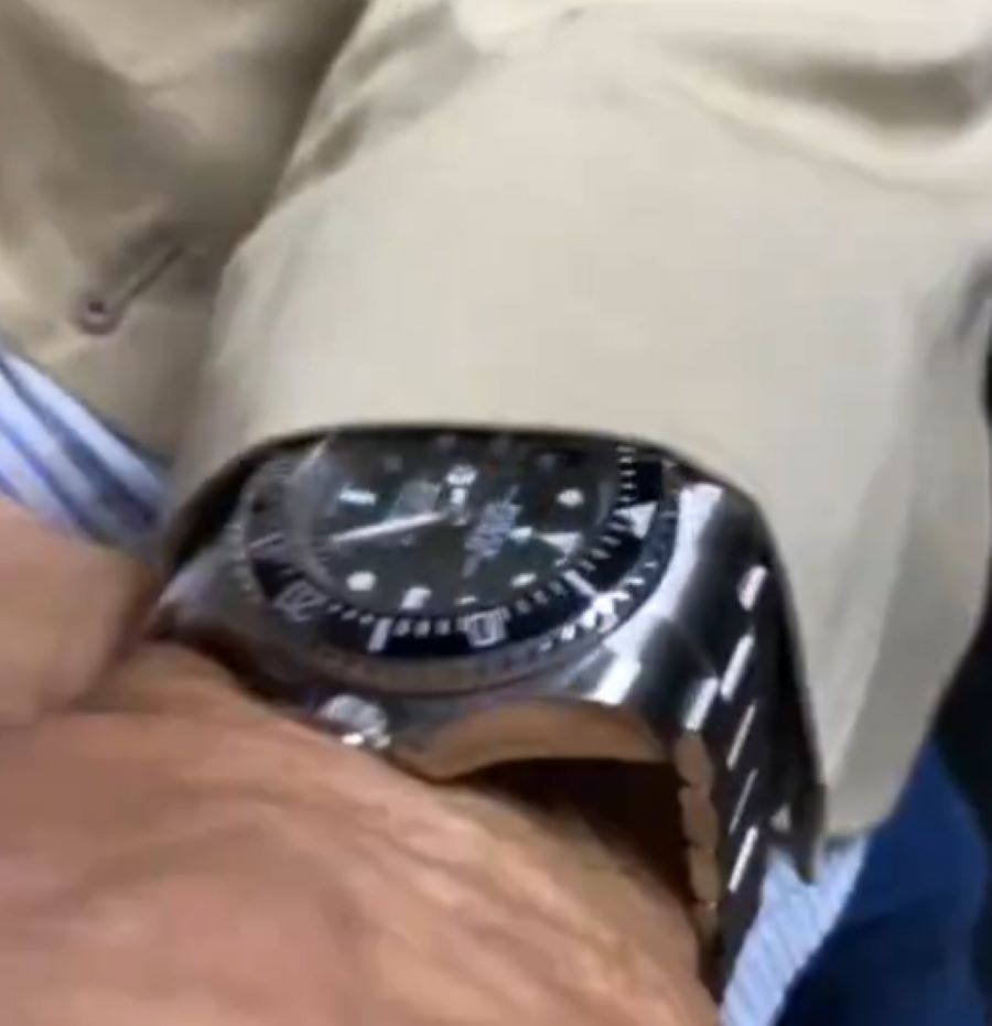 El Rolex que Astesiano le mostró a un tiktoker (@chrisguevarauy)