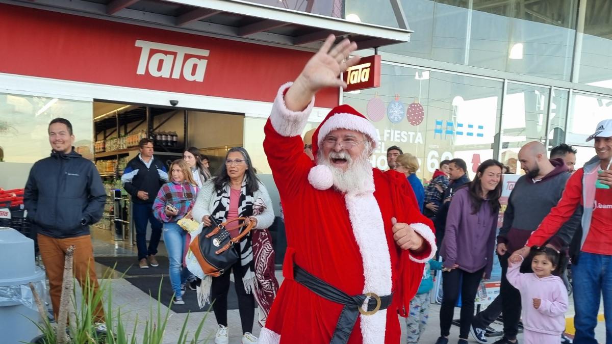 Juegos, premios y un show musical: así fue la celebración navideña de TaTa en Paseo del Este