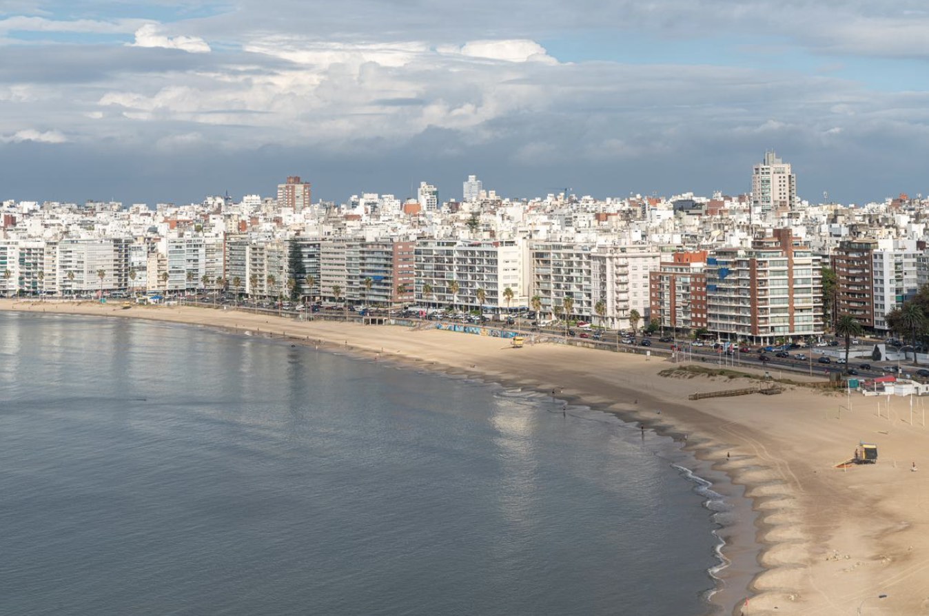 Playa de Pocitos, Montevideo, Uruguay. Fuente: iStock