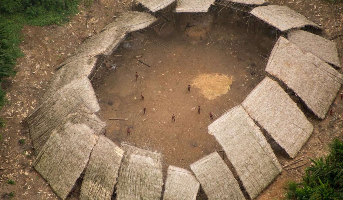 La salud de la Amazonía está interconectada con la de sus pueblos indígenas, haciendo imperativa la acción colectiva para proteger ambos.